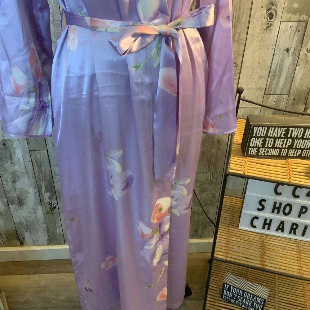 Jones New York Floral Purple Satin Robe. Size L/XL - Picture 3 of 7